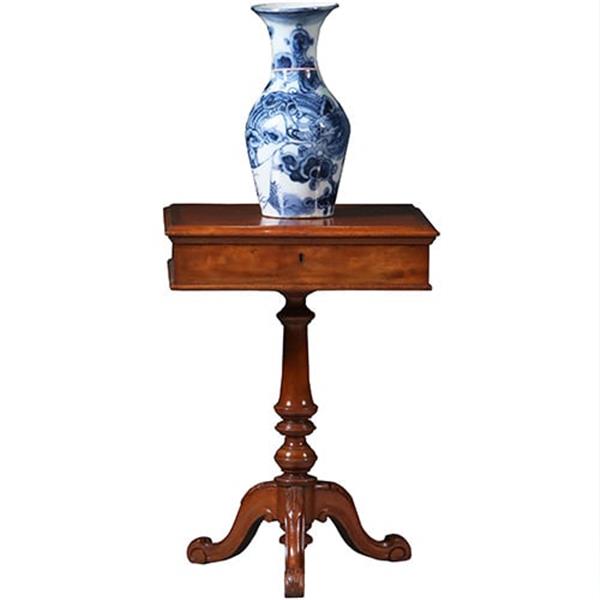 Grote foto vierkante bijzettafel of lampetafel met lade voor klein gerei op centrale poot ca 1875 no.883021 antiek en kunst stoelen en banken