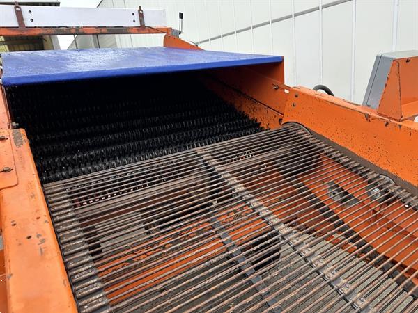 Grote foto nobels 3b beddenrooimachine voor bloembollen en wortelen agrarisch oogstmachines