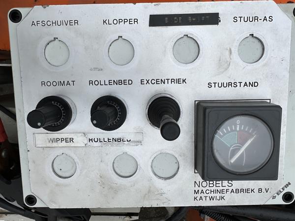 Grote foto nobels 3b beddenrooimachine voor bloembollen en wortelen agrarisch oogstmachines