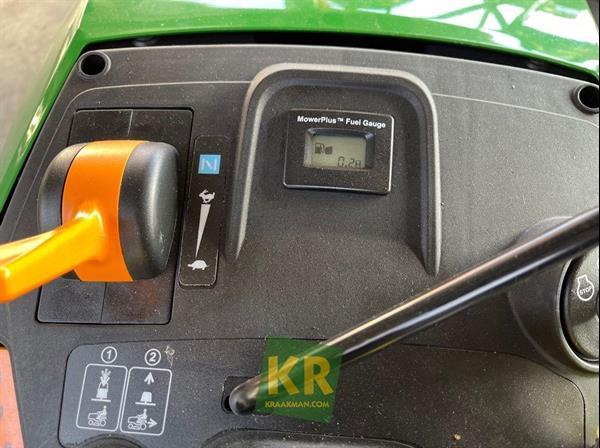 Grote foto john deere x127 688718 tuin en terras zitmaaiers