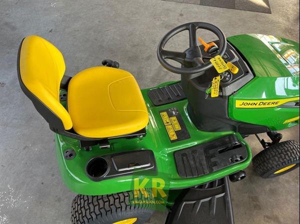 Grote foto john deere x127 688718 tuin en terras zitmaaiers