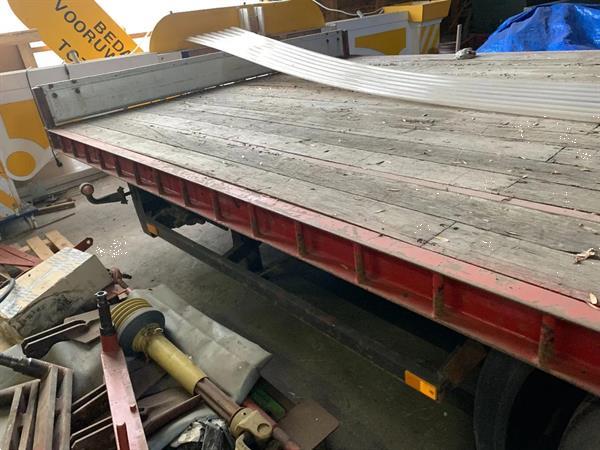 Grote foto netam fruehauf aanhanger vrachtwagen met hydraulische lier agrarisch aanhangwagens