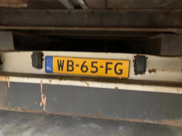 Grote foto netam fruehauf aanhanger vrachtwagen met hydraulische lier agrarisch aanhangwagens