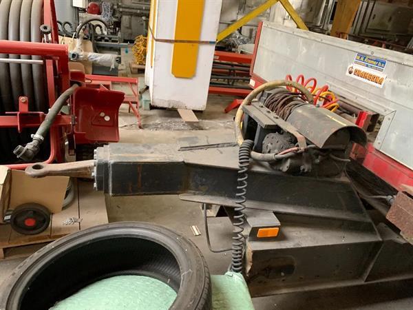 Grote foto netam fruehauf aanhanger vrachtwagen met hydraulische lier agrarisch aanhangwagens