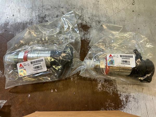 Grote foto valtra v32457000 adaptor hydrauliek agrarisch tractoren