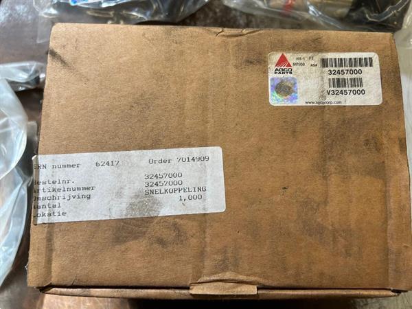 Grote foto valtra v32457000 adaptor hydrauliek agrarisch tractoren