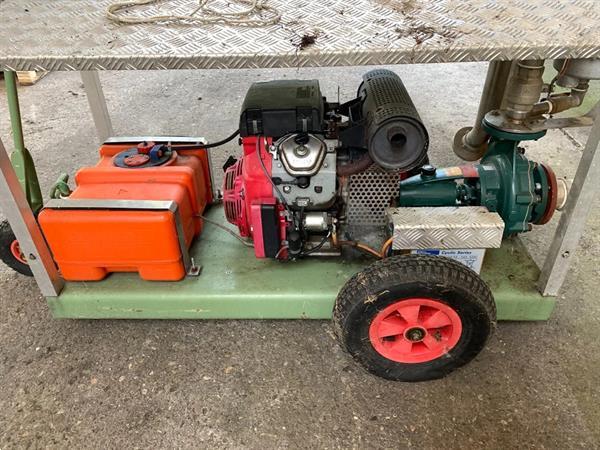 Grote foto caprari humet pomp buizen agrarisch beregeningapparatuur