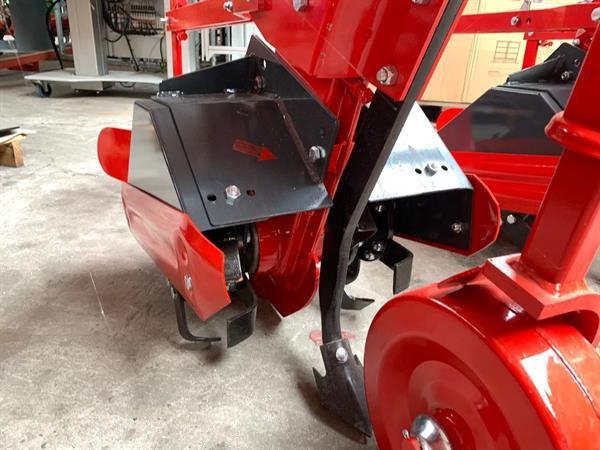 Grote foto minos kramer minos agri 4 rij rijenfrees met aanaarders agrarisch akkerbouw
