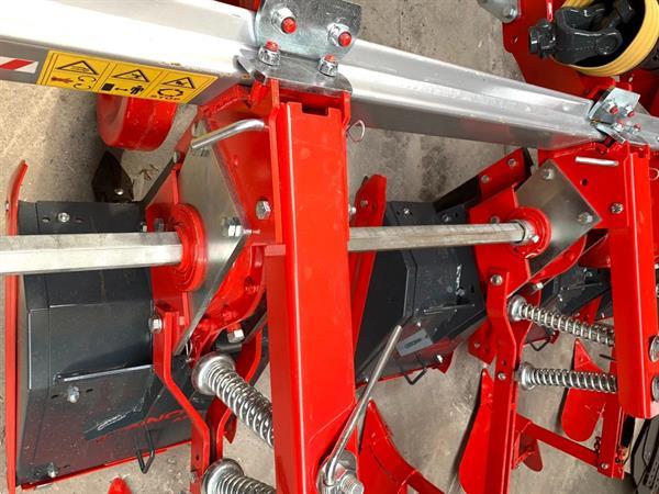 Grote foto minos kramer minos agri 4 rij rijenfrees met aanaarders agrarisch akkerbouw