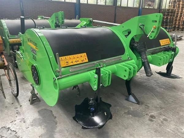 Grote foto farmtec met rotoreg en spikerol overjarig demo agrarisch akkerbouw
