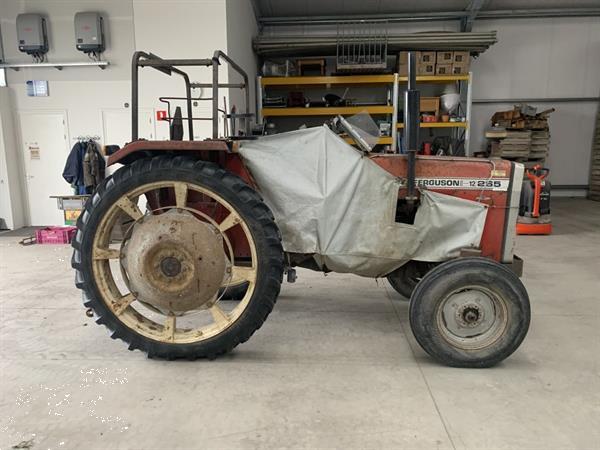Grote foto massey ferguson 265 met slakkenstrooier 265 agrarisch tractoren