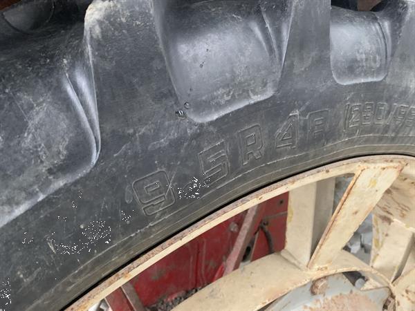 Grote foto massey ferguson 265 met slakkenstrooier 265 agrarisch tractoren