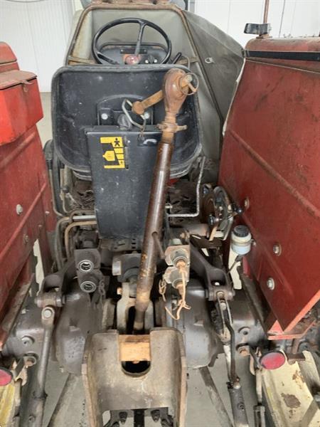 Grote foto massey ferguson 265 met slakkenstrooier 265 agrarisch tractoren