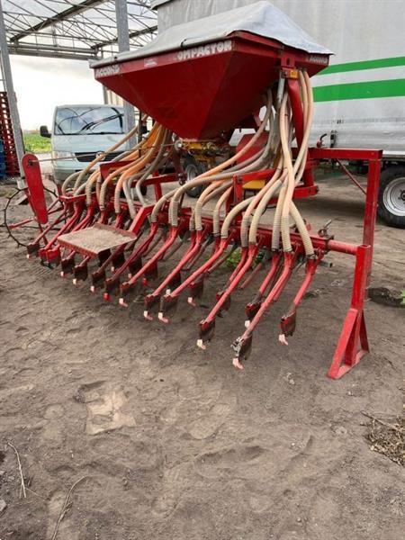Grote foto accord zaaimachine opbouw compactor agrarisch zaaimachines