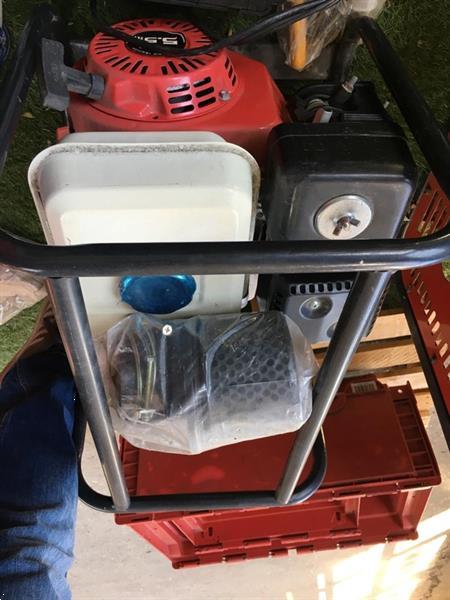 Grote foto waterpomp 4 kw 1100 liter per minuut benzine motor agrarisch pompen