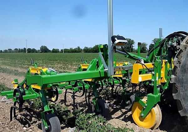 Grote foto maintech bok op camera besturing agrarisch cultivators en woelers