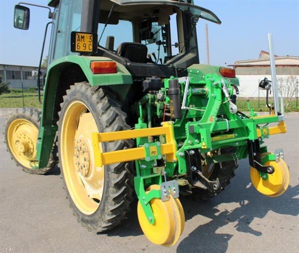 Grote foto maintech bok op camera besturing agrarisch cultivators en woelers