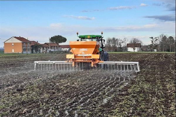 Grote foto kramer fissore korrel strooier kunstmest 1 tot 1.2 meter werkbreedte agrarisch kunstmestrooiers
