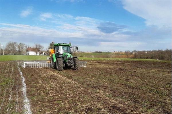 Grote foto kramer fissore korrel strooier kunstmest 1 tot 1.2 meter werkbreedte agrarisch kunstmestrooiers