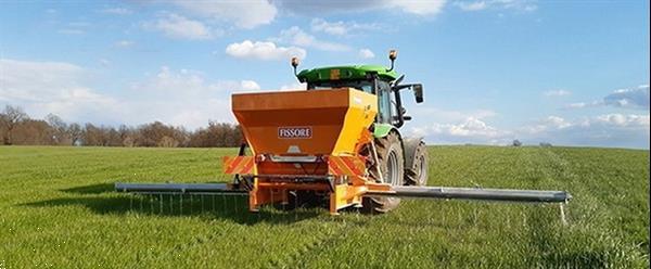 Grote foto kramer fissore korrel strooier kunstmest 1 tot 1.2 meter werkbreedte agrarisch kunstmestrooiers