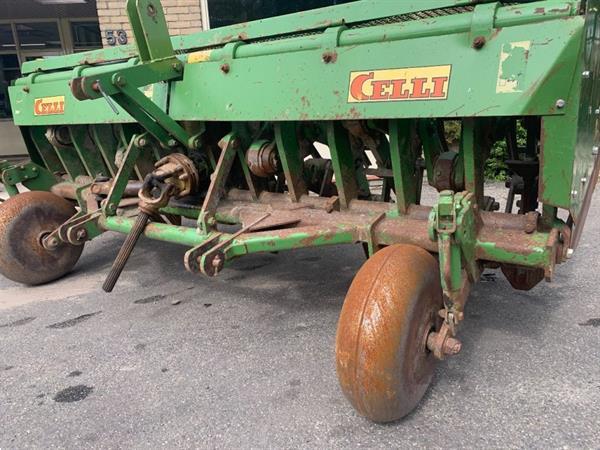 Grote foto celli ng 310 krukas spitmachine ng 310 agrarisch ploegen