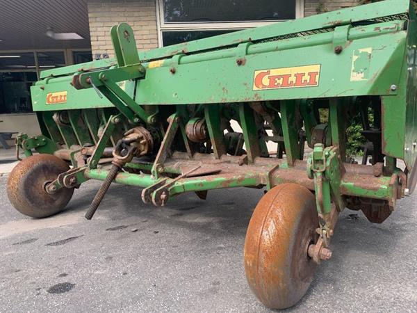 Grote foto celli ng 310 krukas spitmachine ng 310 agrarisch ploegen
