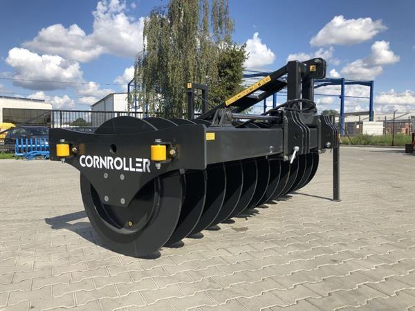 Grote foto kramer agroland cornroller mais aandruk rol agrarisch stallen