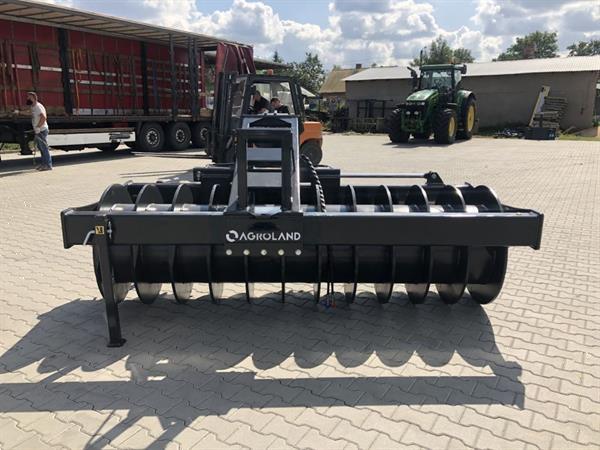 Grote foto kramer agroland cornroller mais aandruk rol agrarisch stallen