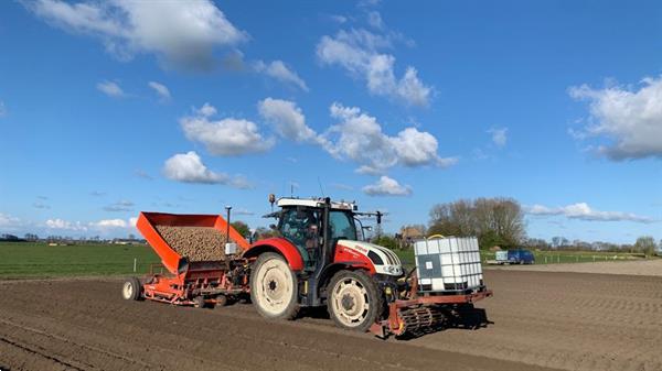 Grote foto aardappel plant poot machine structural snaren pootmachine agrarisch zaaimachines