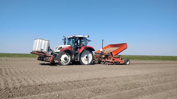 Grote foto aardappel plant poot machine structural snaren pootmachine agrarisch zaaimachines