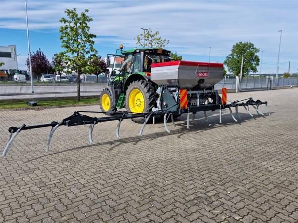 Grote foto kramer kalk strooier fissore tot maximaal 10 meter breed kalk strooien agrarisch kunstmestrooiers