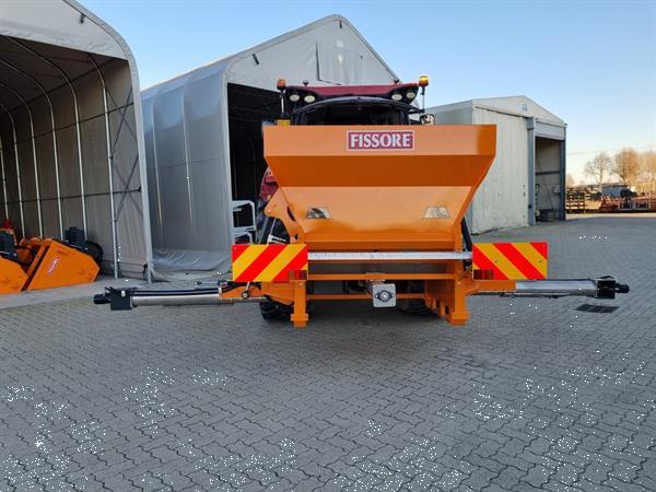 Grote foto kramer kalk strooier fissore tot maximaal 10 meter breed kalk strooien agrarisch kunstmestrooiers