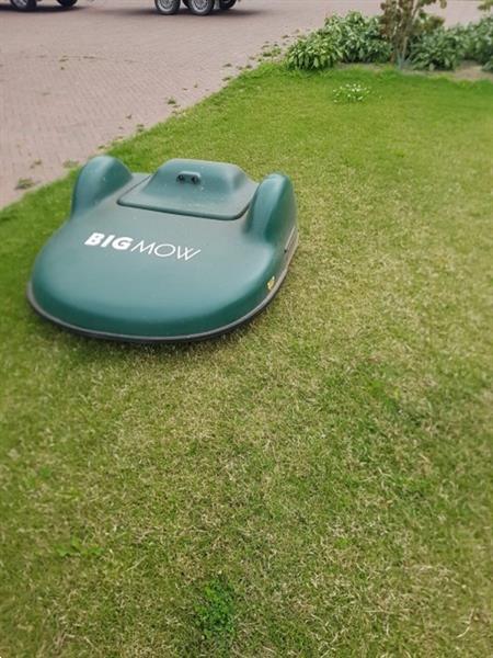Grote foto gebruikte belrobotics bigmow robotmaaier 20.000 m2 robotmaaier tuin en terras cirkelmaaiers