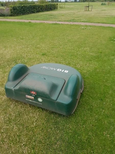 Grote foto gebruikte belrobotics bigmow robotmaaier 20.000 m2 robotmaaier tuin en terras cirkelmaaiers