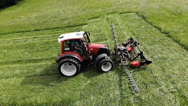Grote foto dubbele maaibalk voor en achter aanbouw agrarisch maaiers