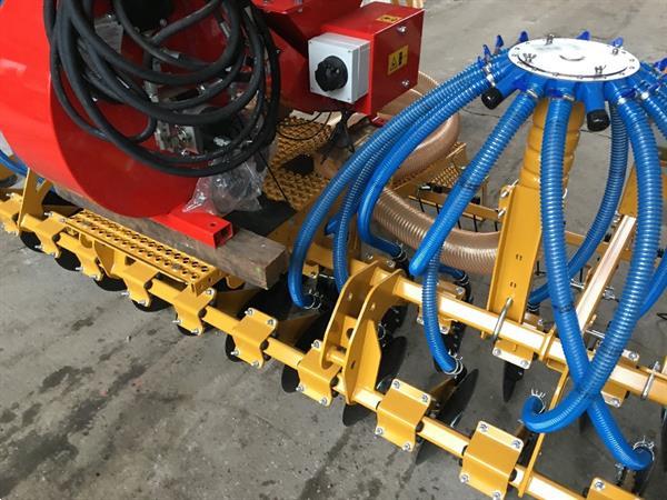 Grote foto alpego techniek zaaimachine elementen 32 voor de torenverdeler en 24 zaaielementen agrarisch zaaimachines