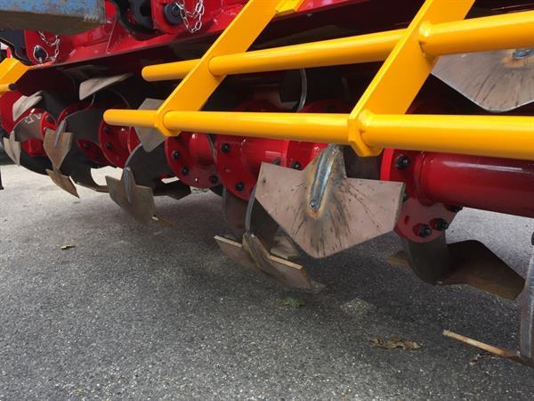 Grote foto grond bewerken zaaien geohobel ondiep grond bewerken agrarisch akkerbouw
