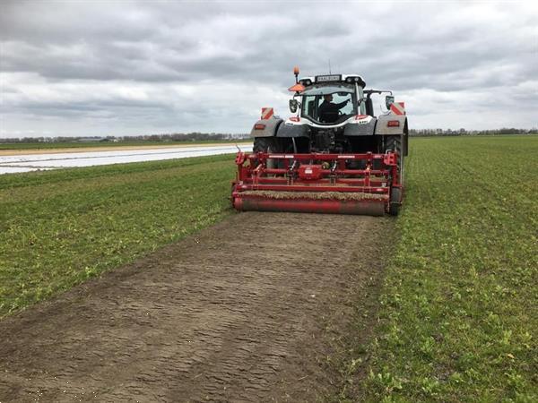 Grote foto grond bewerken zaaien geohobel ondiep grond bewerken agrarisch akkerbouw