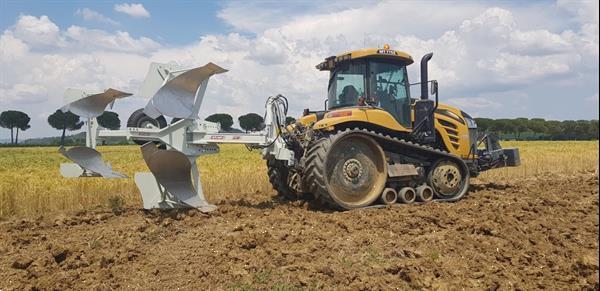 Grote foto kramer ermo diepploeg kramer ermo 1 schaar of meer demo beschikbaar diepploeg onland en in de veur agrarisch ploegen