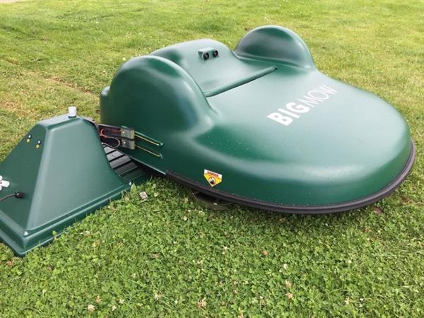 Grote foto diversen belrobotics robotmaaier nieuw en gebruikt bigmow parcmow voetbal rugby grasvelden 850 1050 tuin en terras handmaaiers