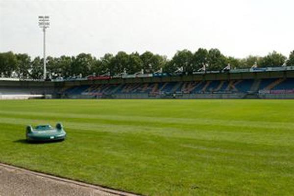 Grote foto diversen belrobotics robotmaaier nieuw en gebruikt bigmow parcmow voetbal rugby grasvelden 850 1050 tuin en terras handmaaiers
