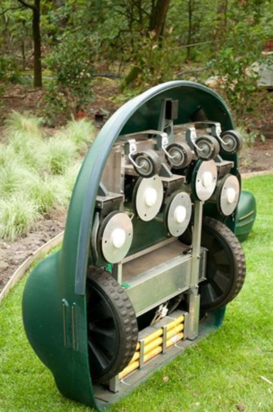 Grote foto diversen belrobotics robotmaaier nieuw en gebruikt bigmow parcmow voetbal rugby grasvelden 850 1050 tuin en terras handmaaiers