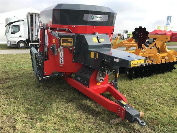 Grote foto kramer minos compacte voer mengwagen agrarisch uithalers en verdelers