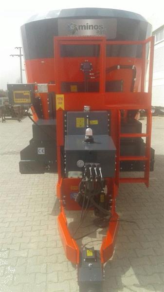 Grote foto kramer minos compacte voer mengwagen agrarisch uithalers en verdelers