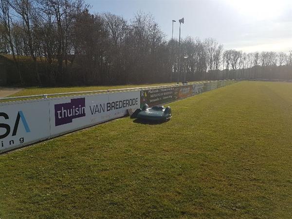 Grote foto belrobotics robotmaaier tuin en terras kooimaaiers