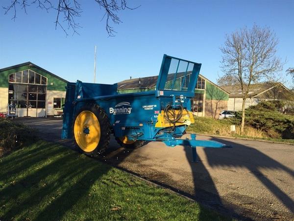 Grote foto bunning breedstrooier lowlander breedstrooier compost compact agrarisch strooiers