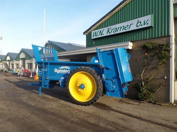 Grote foto bunning breedstrooier lowlander breedstrooier compost compact agrarisch strooiers