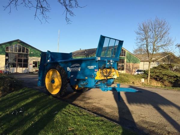 Grote foto bunning breedstrooier lowlander breedstrooier compost compact agrarisch strooiers