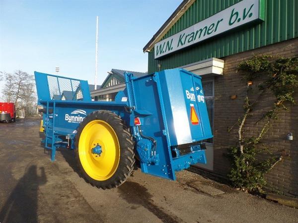 Grote foto bunning breedstrooier lowlander breedstrooier compost compact agrarisch strooiers