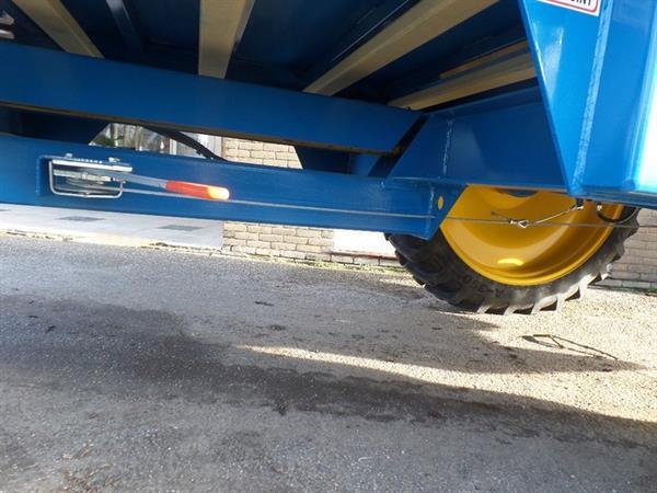 Grote foto bunning breedstrooier lowlander breedstrooier compost compact agrarisch strooiers